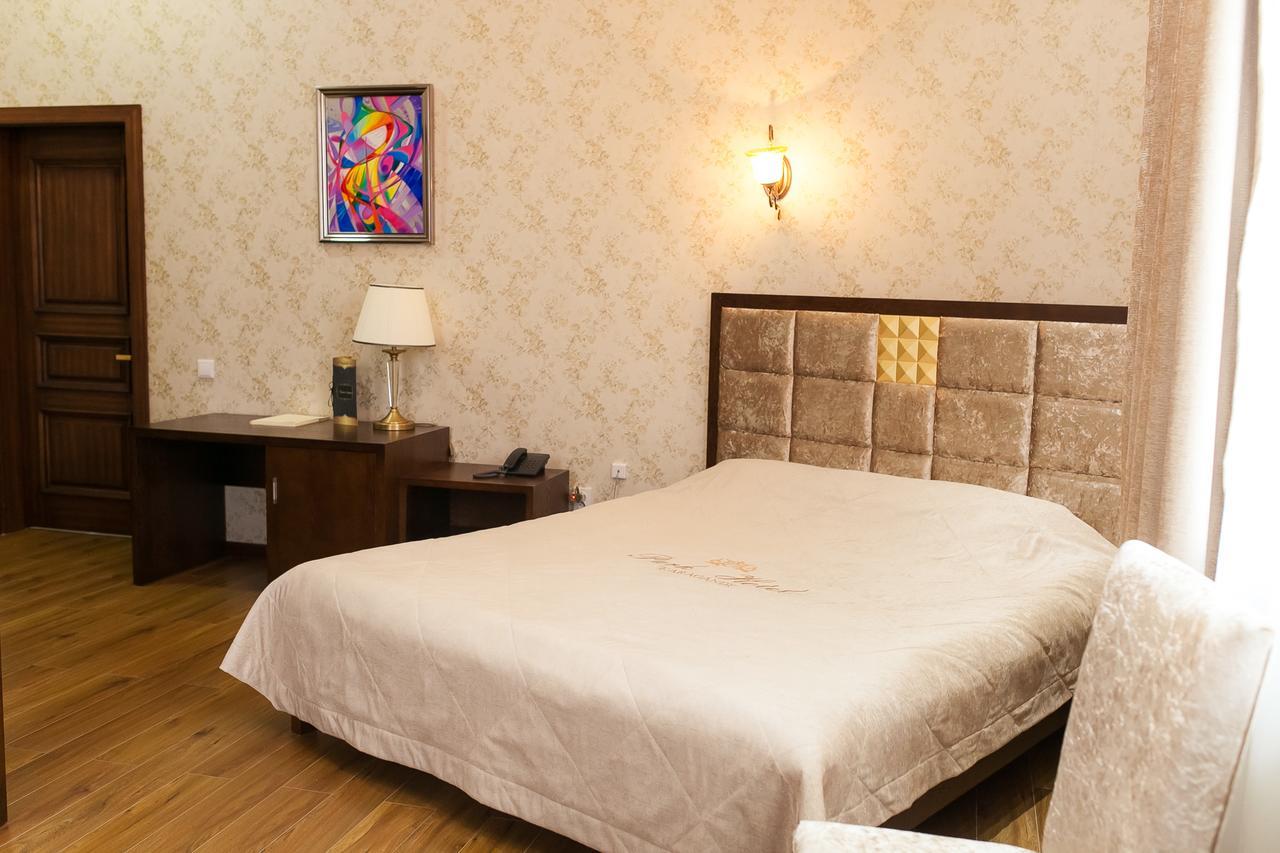 Park Hotel Karagandy Esterno foto