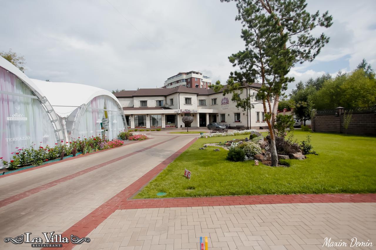 Park Hotel Karagandy Esterno foto